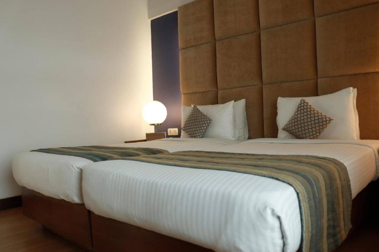Hotel Yogi Executive, Navi Mumbai Exterior foto